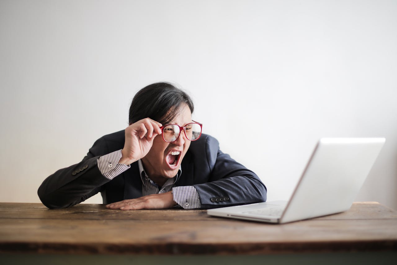 Position Sizing Mistakes That Blow Up Trading Accounts